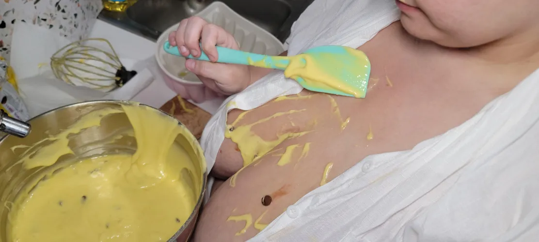 Would you Get messy in the kitchen with me😘🤔