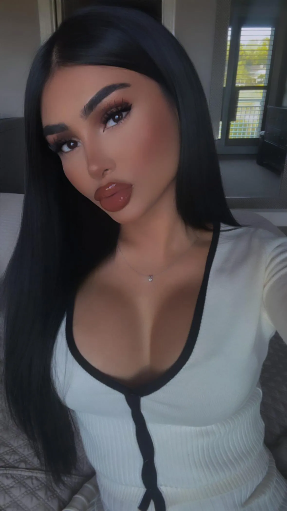 Would you resist my girldick if we slept on the same bed?