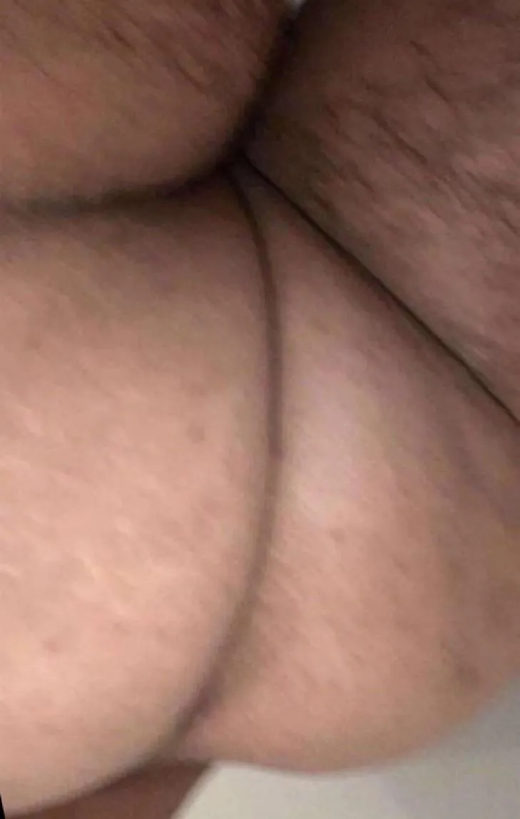 [19] Hmu if you want to grab my fat butt. North Bammel area.