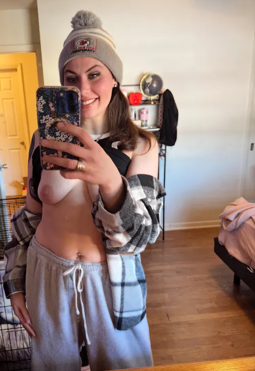 25yo mommy, smash or pass?