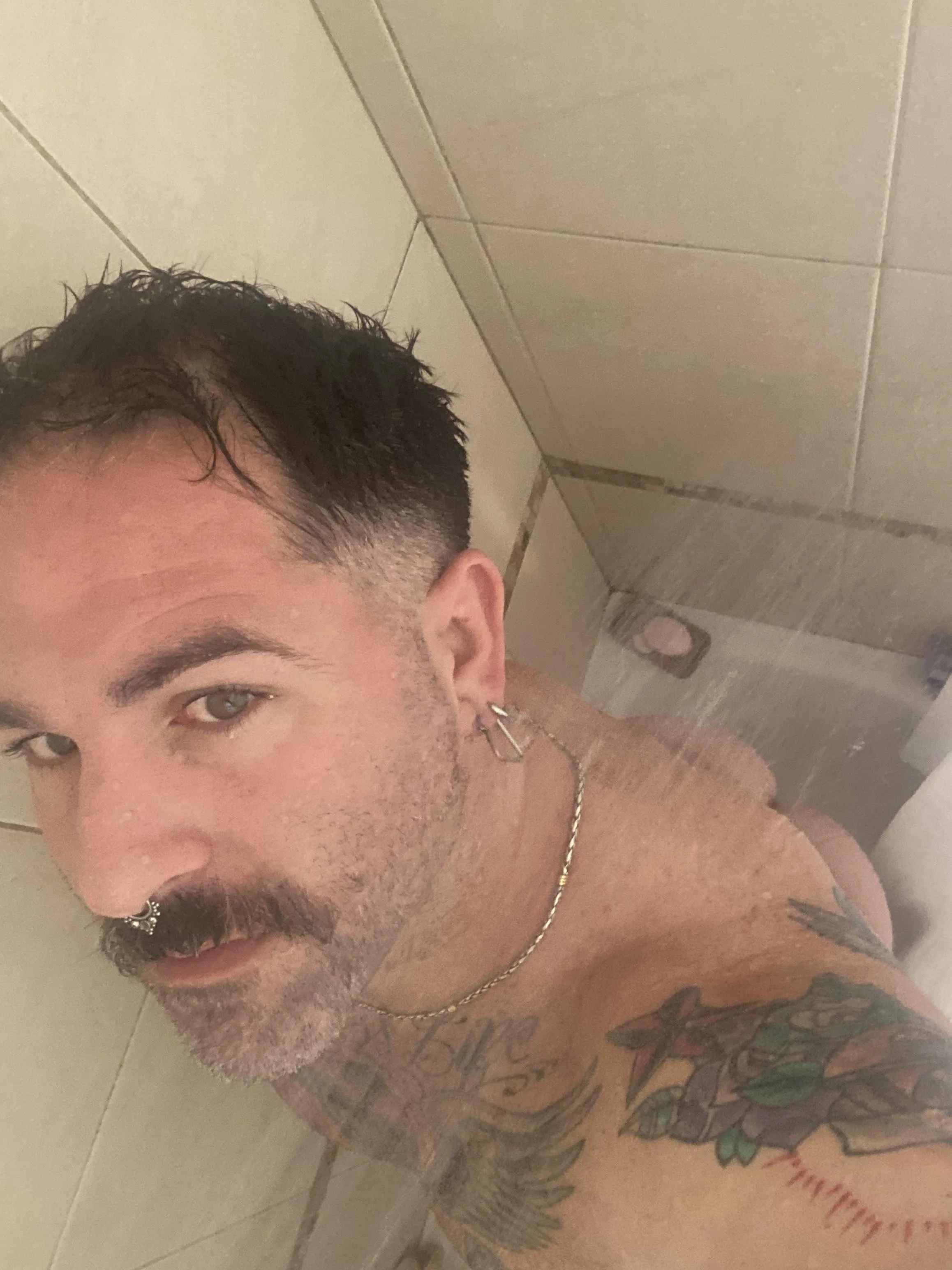 Anyone to Share a hot shower with dad??