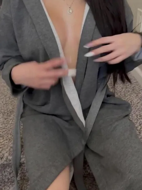 Be real—would you jerk off to my nudes if I sent them?  Snaap  Olivrosx