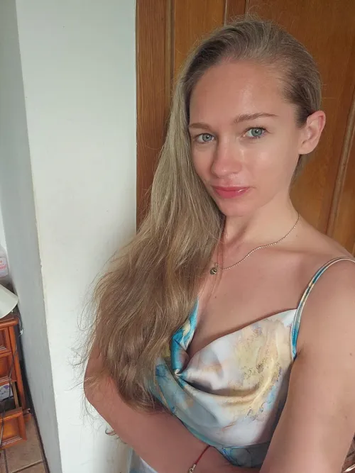 Do you like petite milfs? Check comments for free OF