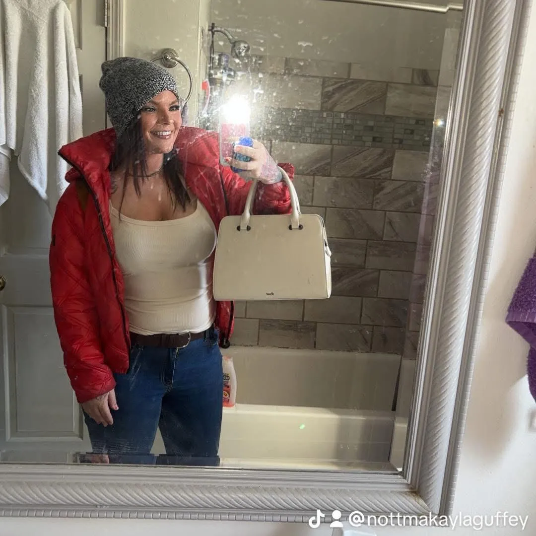 Honestly just looking for someone to exchange nudes or help me cum…