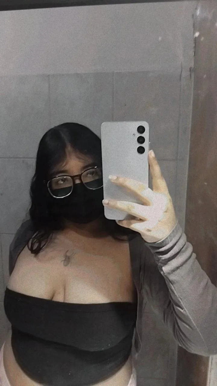 Hope curvy teen with 4 eyes are welcome in here 🖤