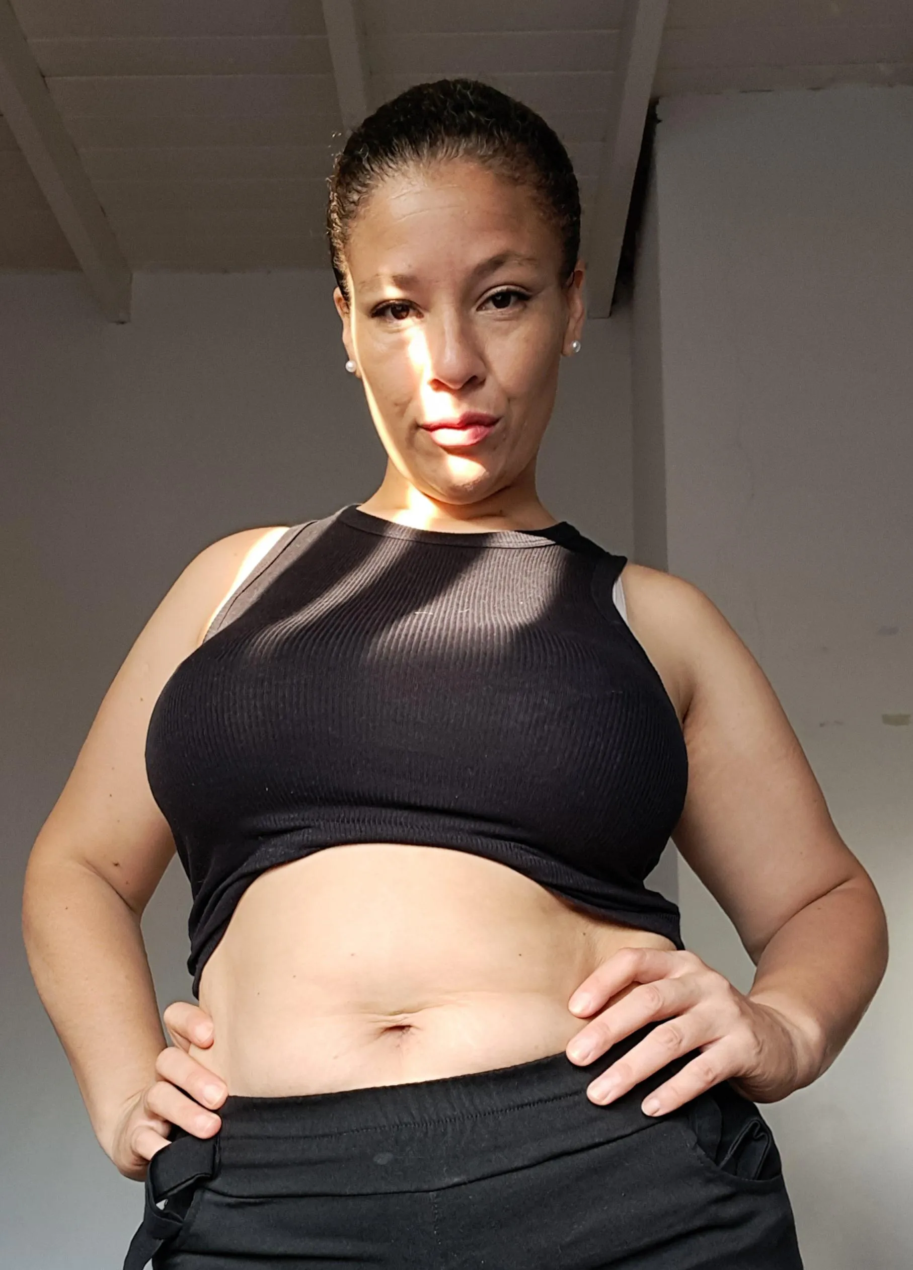 I think my belly button is an eye