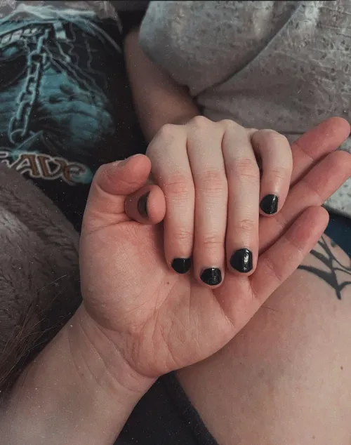 painted my subs nails 🖤