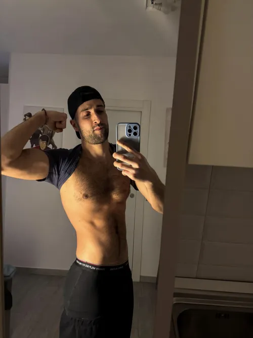 Too Italian to quit pizza and get any fitter than this lol [30]