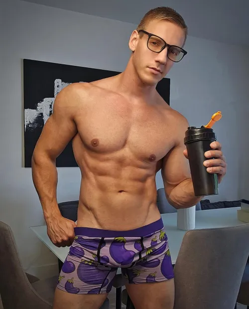 Who wants a protein shake 😏..?