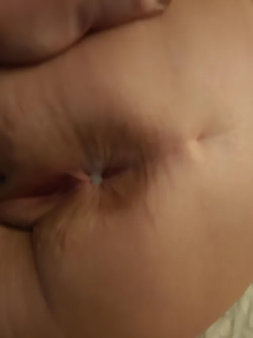 Her hungry brown hole