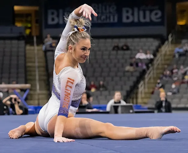 HOT GYMNAST ILLINOIS