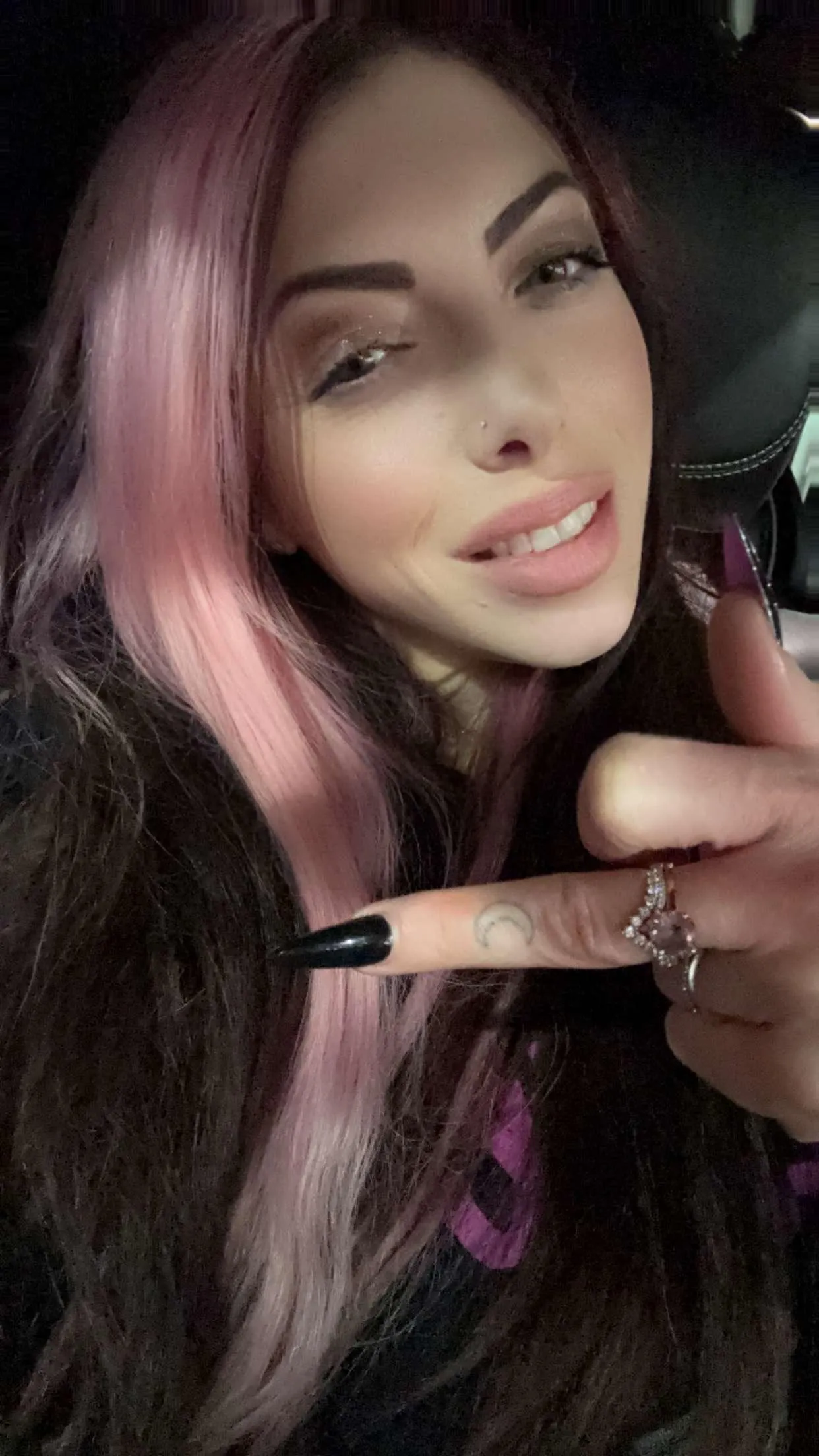 I know you want to say hello 🥵