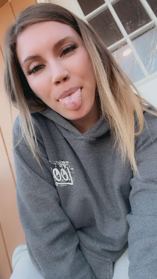 I want a lonely gentleman to give him the attention he deserves