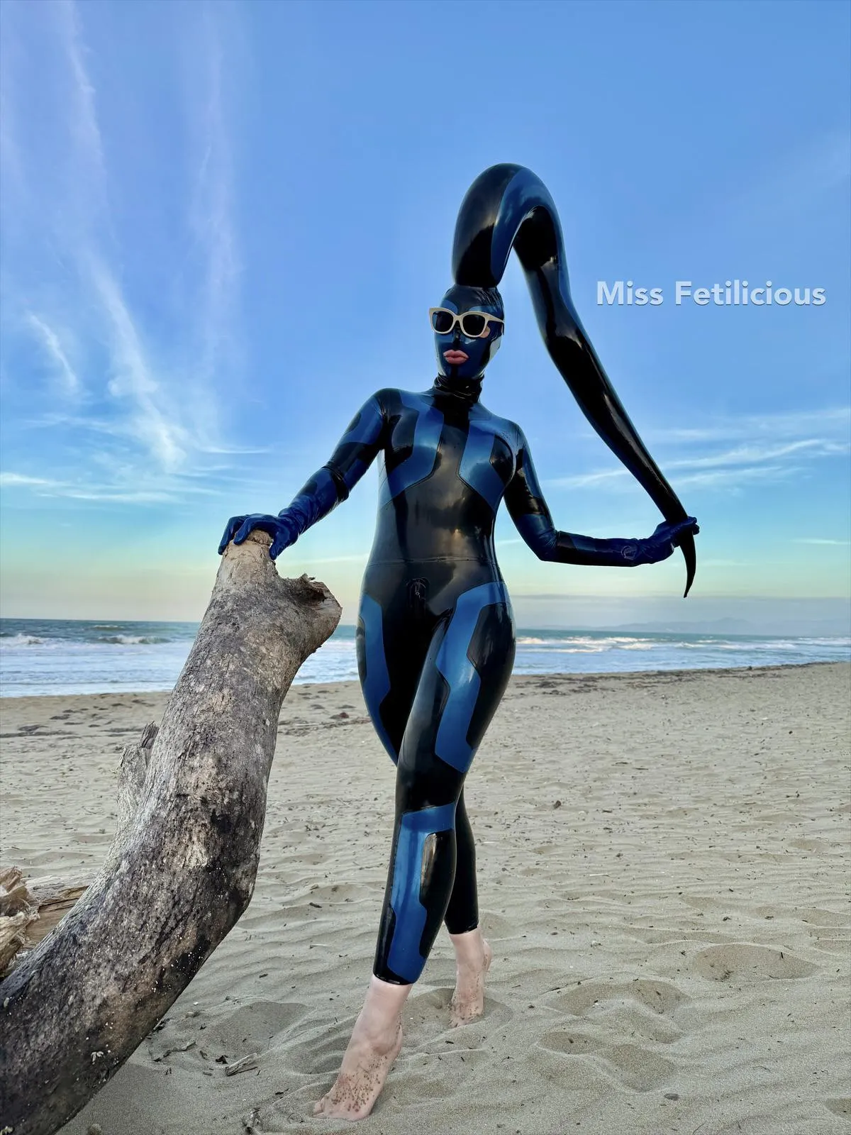 It’s not a holiday if I can’t wear latex 🏝️😎