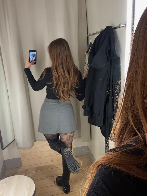 kneel and lick the bottom 👅