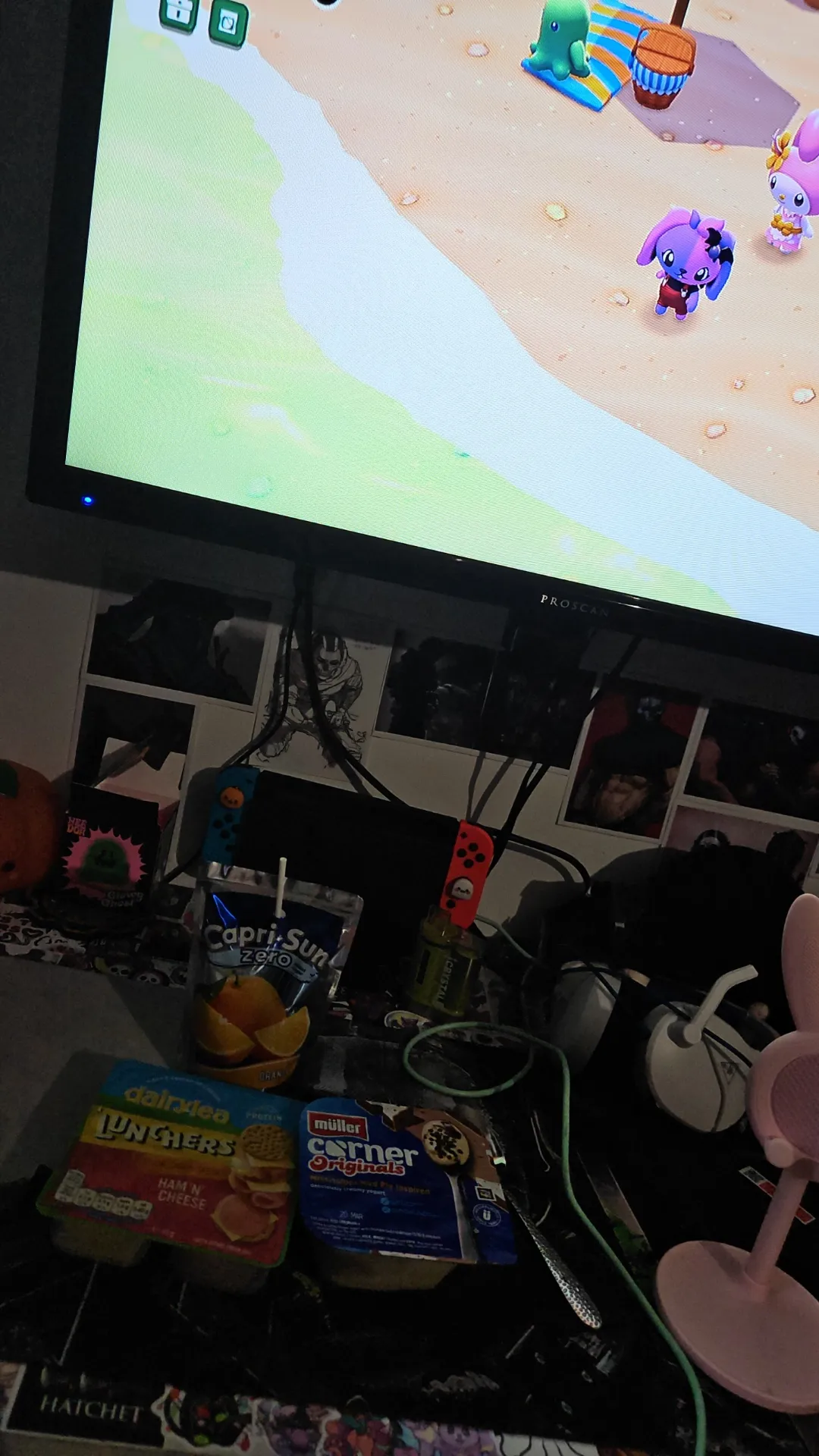 Little lunch whilst I play hello kitty 💕