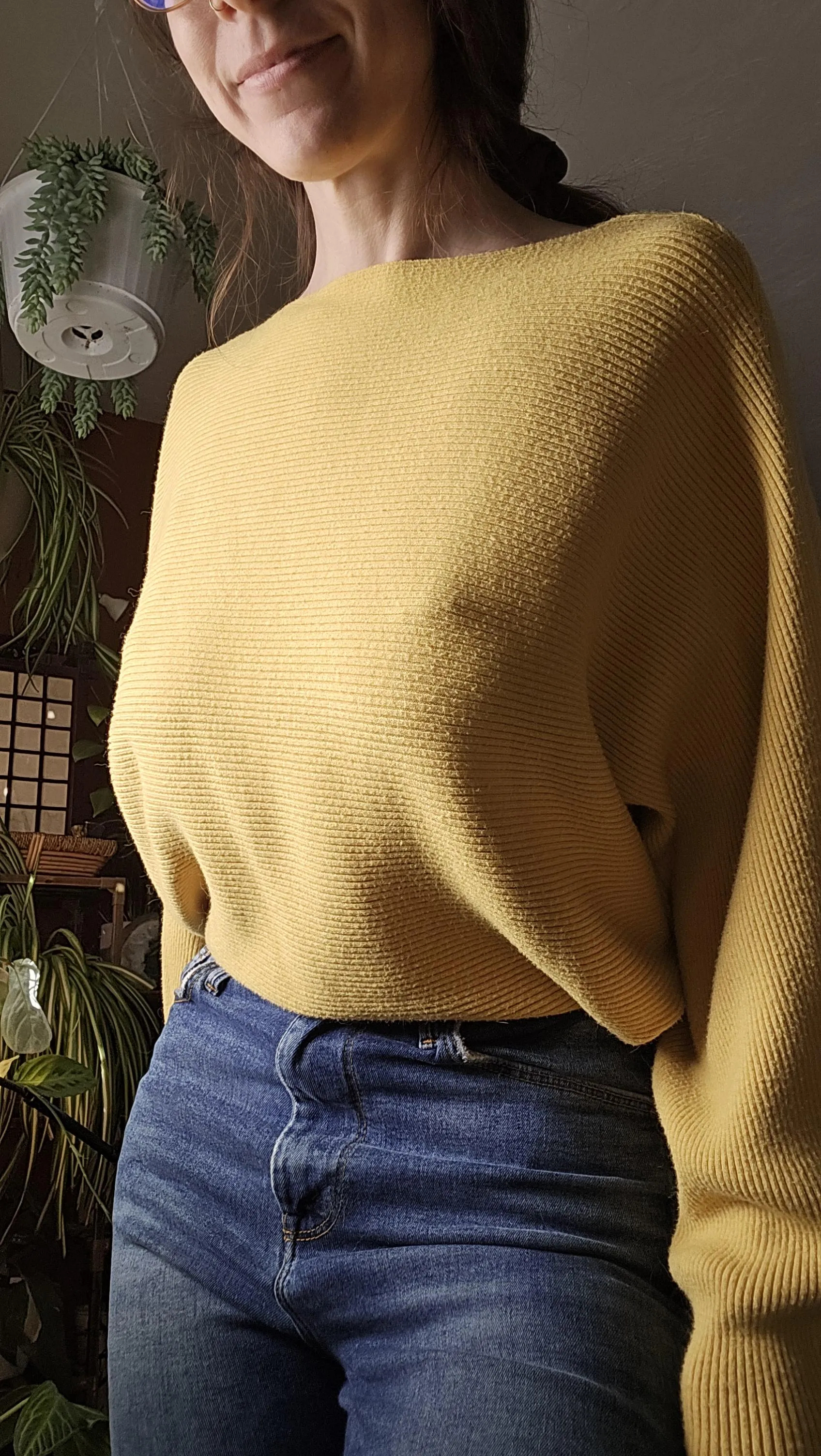 My favorite yellow sweater and some jeans today ☀️