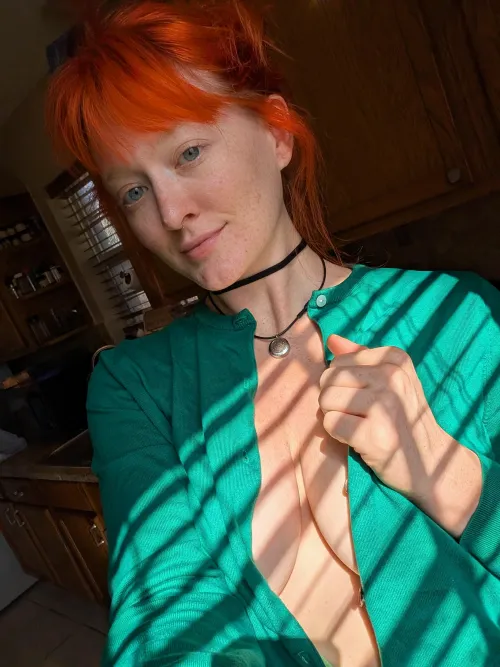 Do you think you'd beat me in a game of chess? We could raise the stakes. I win, you feast between my thighs. You win, I do the same for you 🤤 [IRTR]