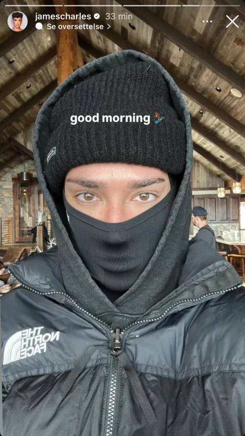 His lips are strutting even through the mask. 🫦