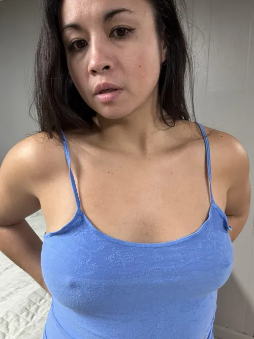 I don't really like to wear blue, but I like this tank top so I hope it looks good on me.