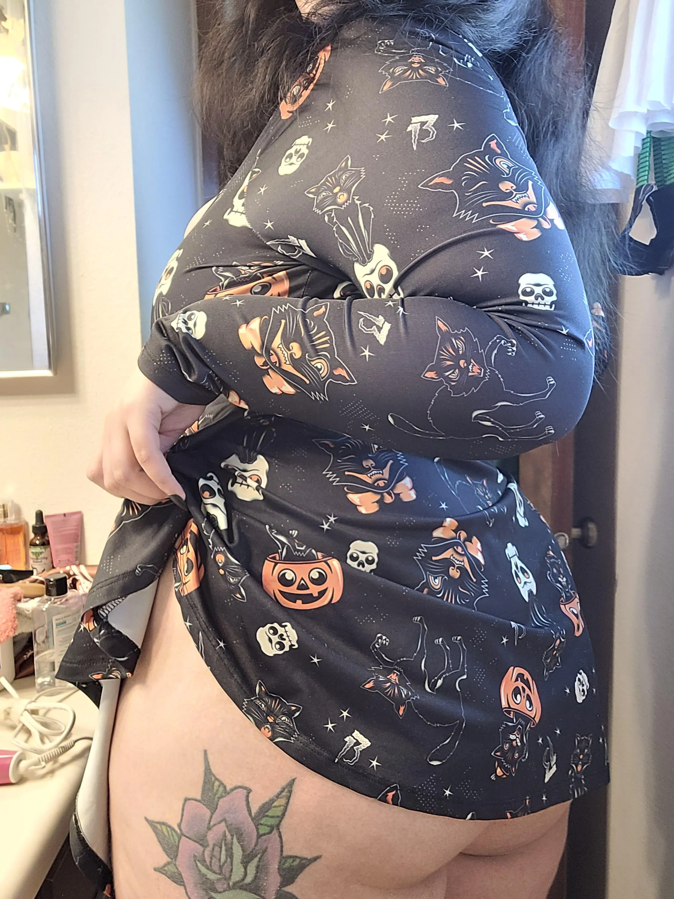 I love to tease you with my juicy body.