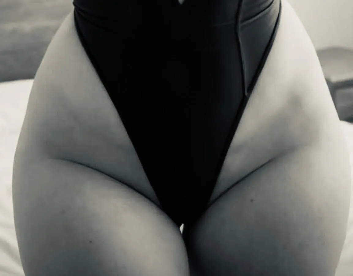 LOVE being KISSED and LICKED here