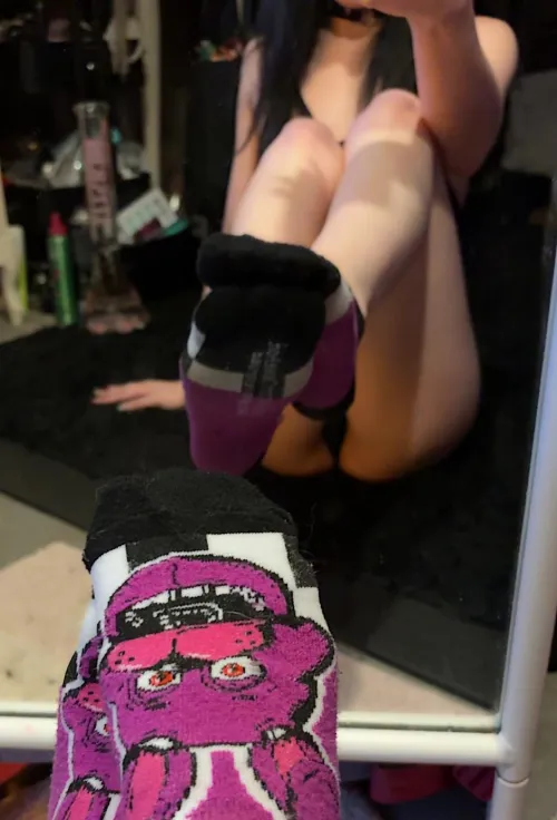 love my fnaf socks [F]