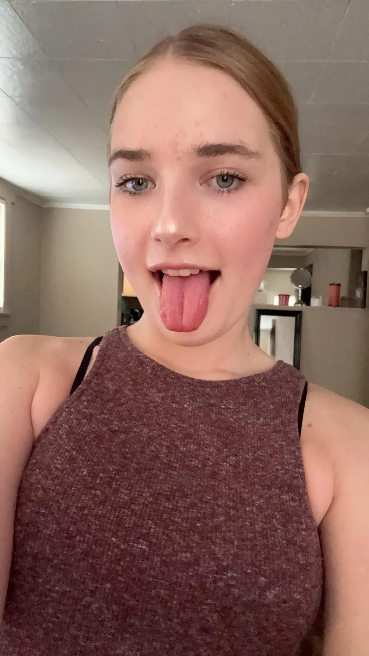 My hair is so cute pulled up