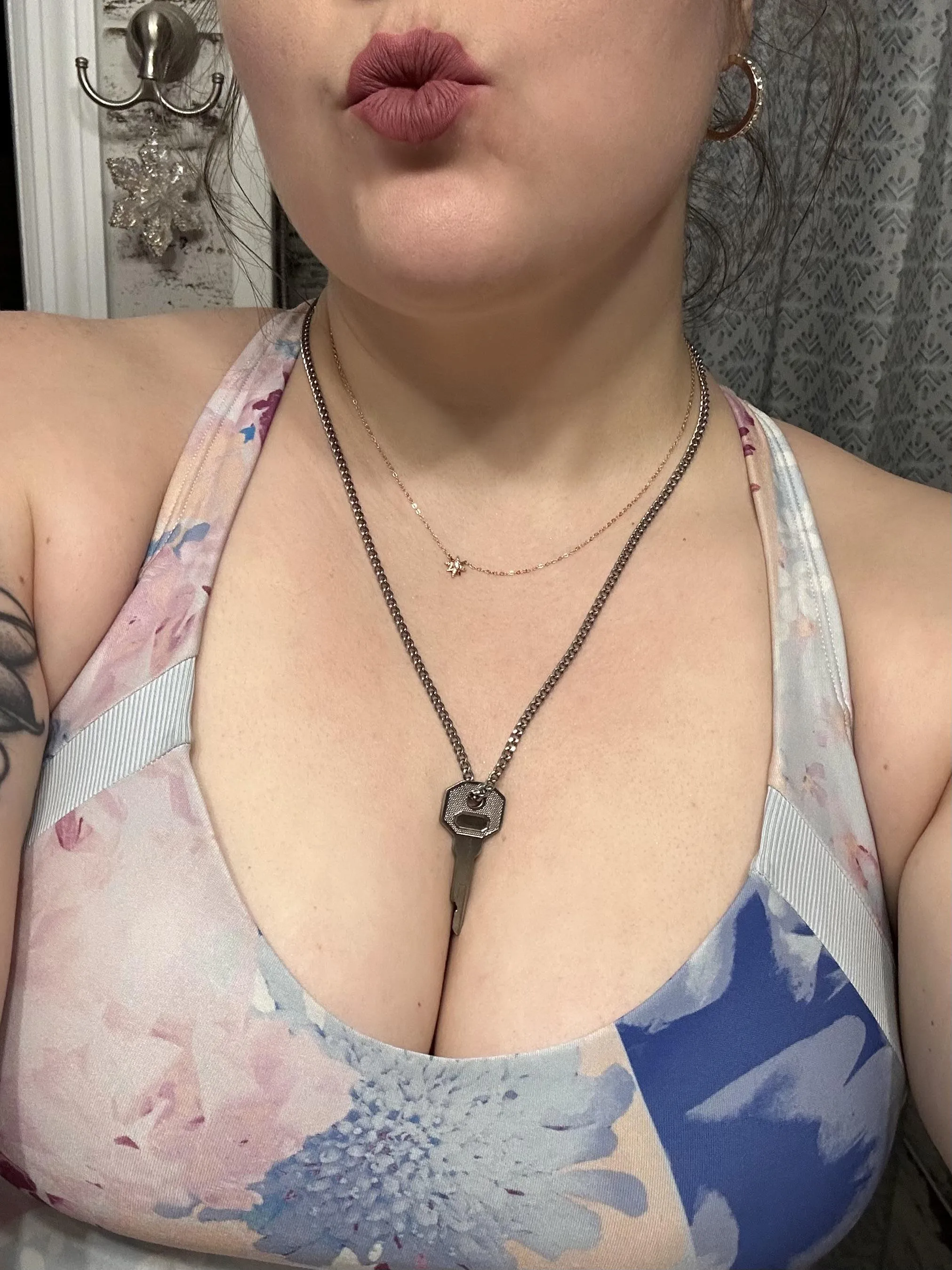 New lipstick for mistress, denial for subby, just as it should be 🔐😘