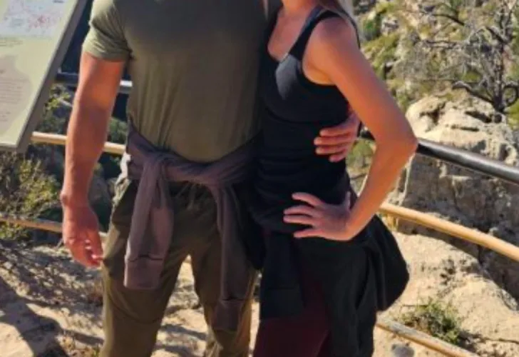 Petite bisexual blonde (34) looking for a girl to share my boyfriend (40) with. A girl that will let him cum inside of you then I’ll lick you clean after😈