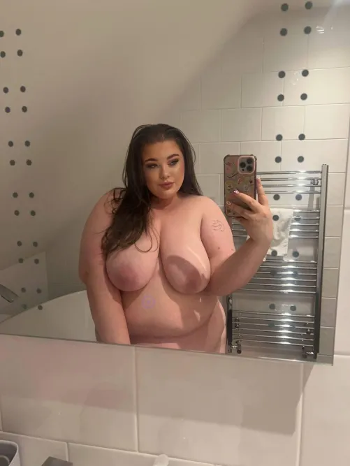 Say 'hey' if i can send you nudes