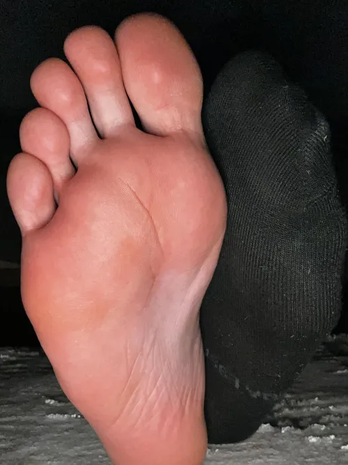 do my feet get you hard?