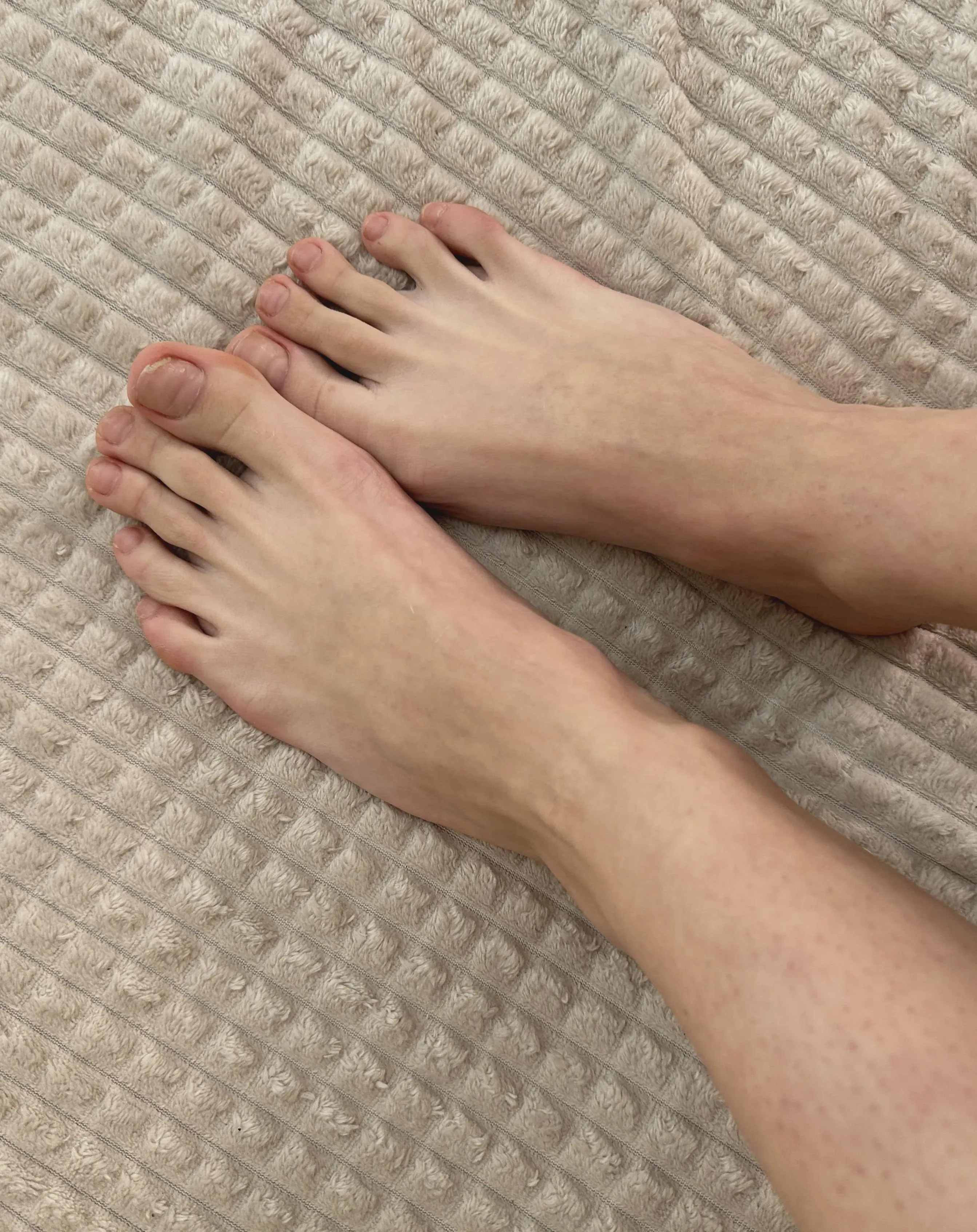 feet These fingers deserve the warmth of your tongue