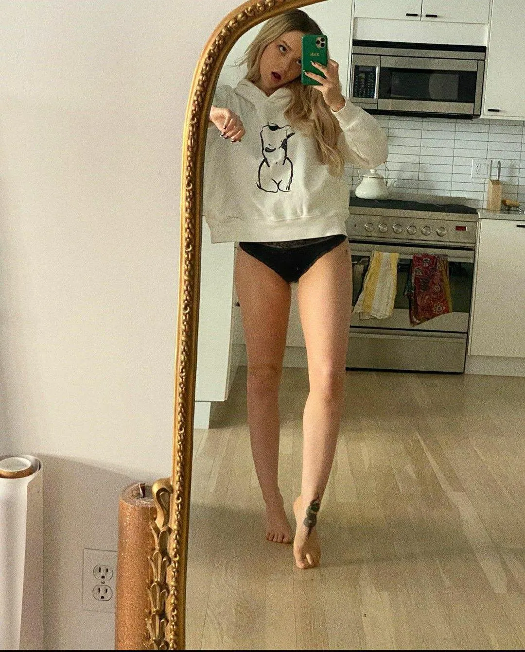 Lovely Legs Show🥵