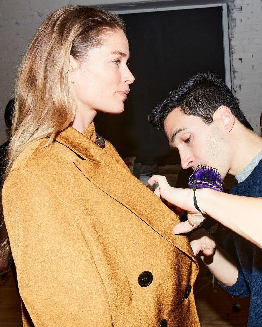 Lucky guy reviewieng Doutzen Kroes