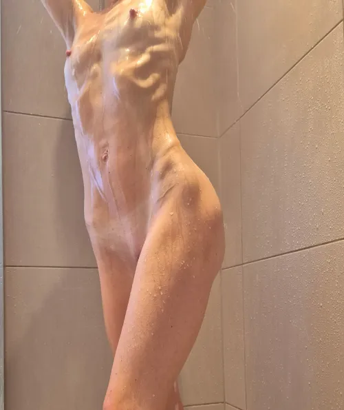 Nothing beats a hot morning shower 🥵