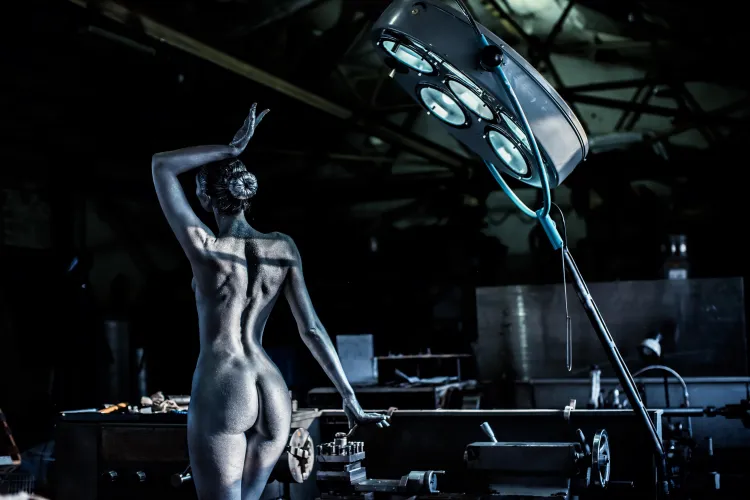 Photo shoot in chrome paint at the factory