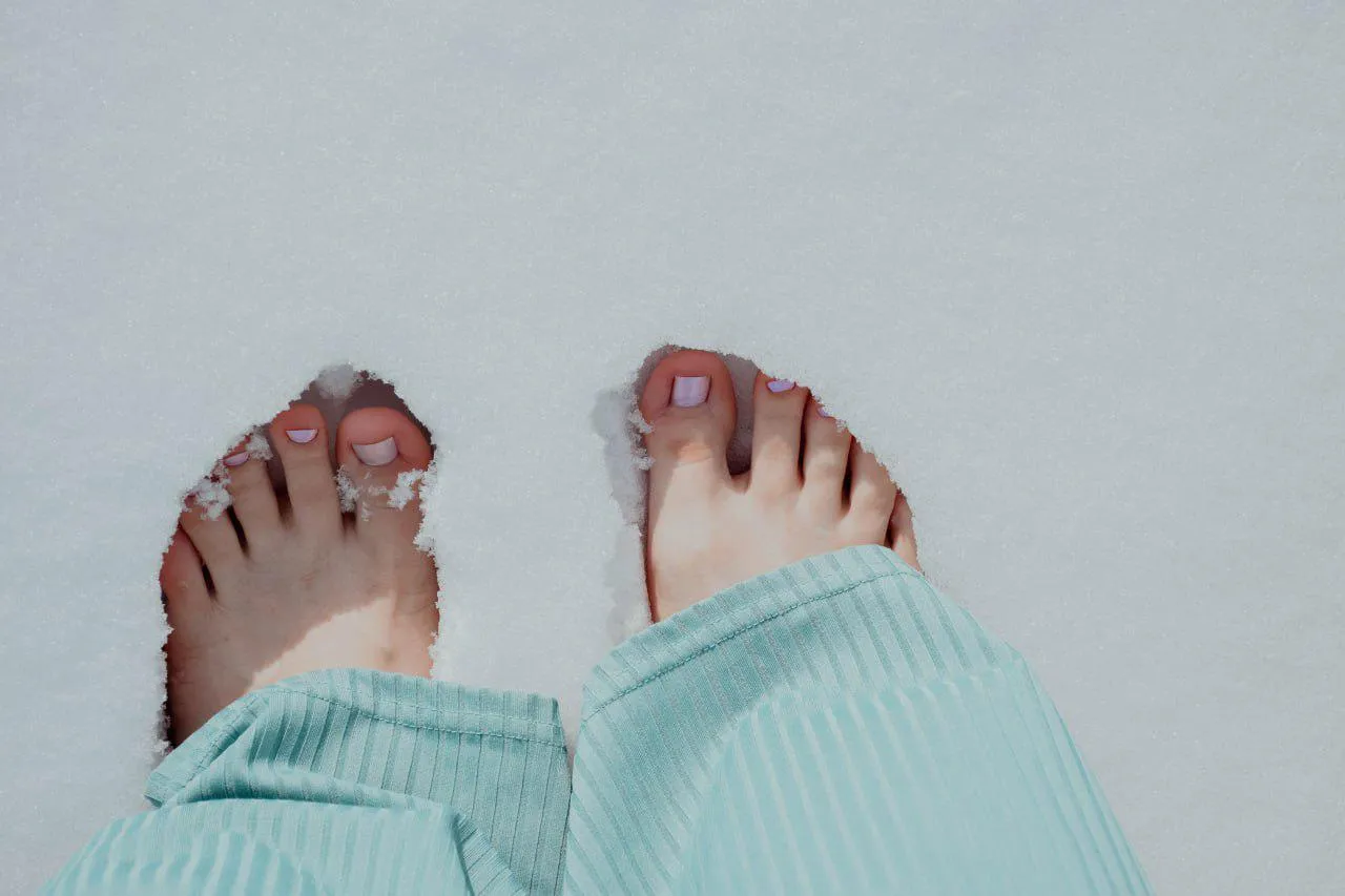 Warm my feet with your breath [oc]