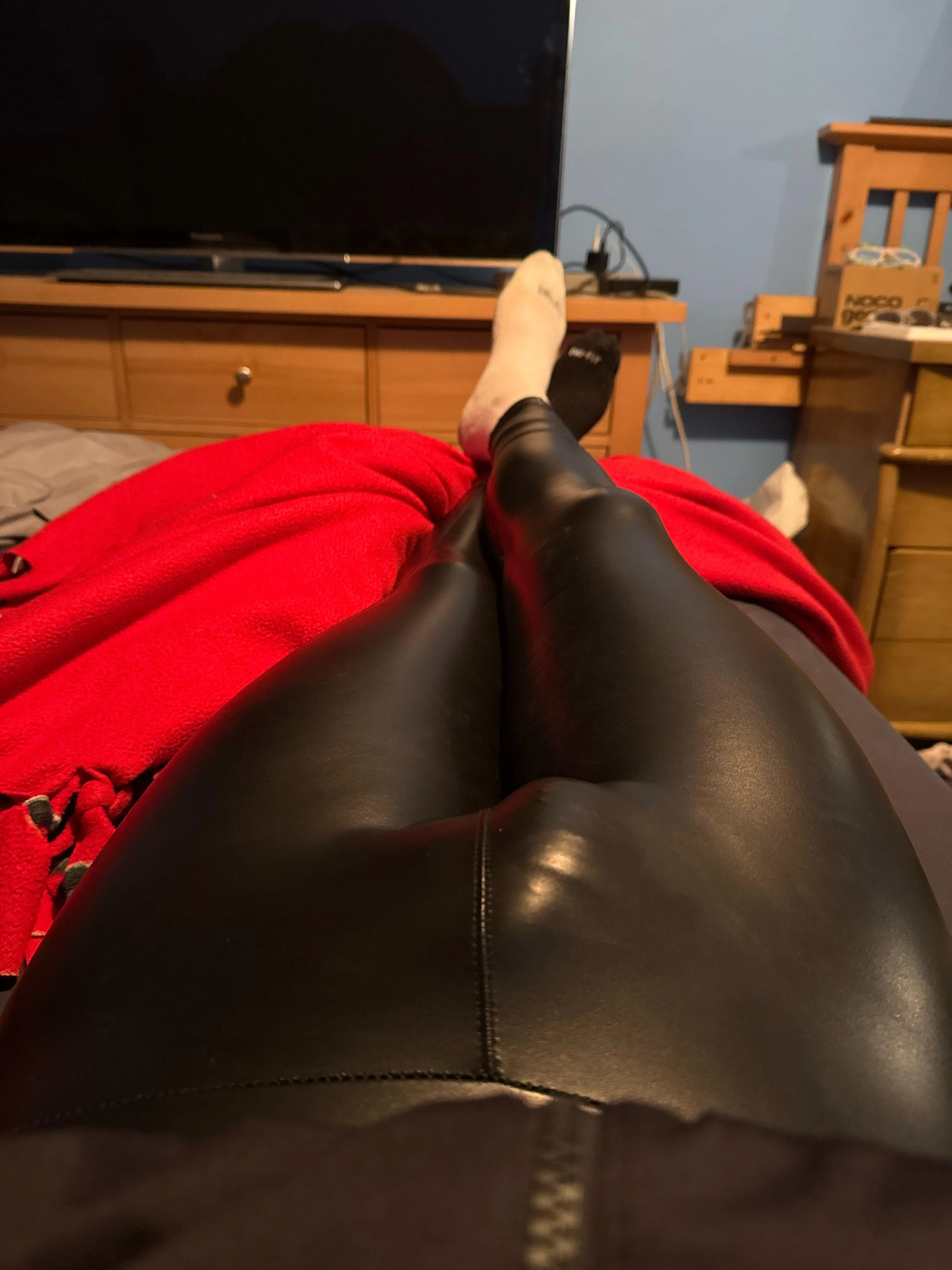 Wearing leather leggings again! HMU to see more 🫣🫣🫣