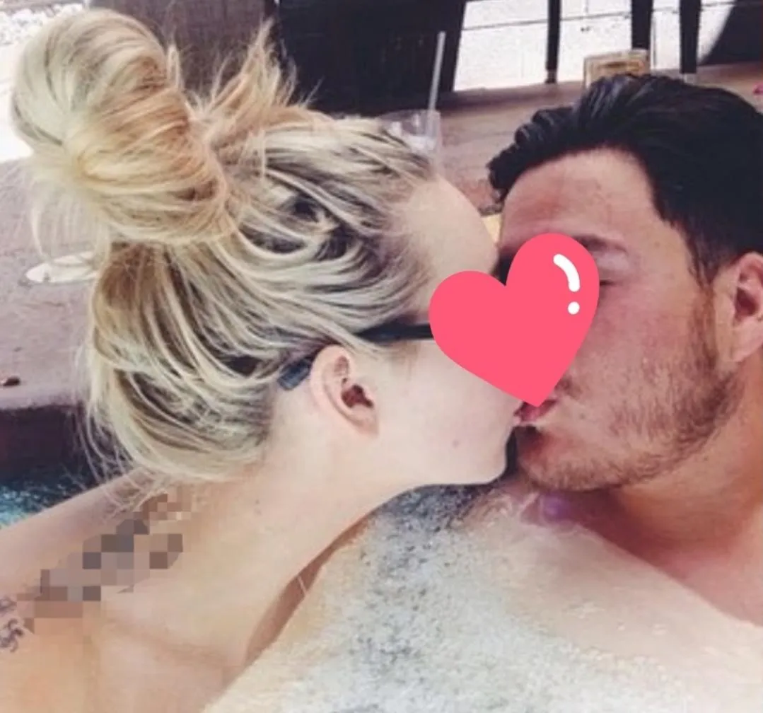 38M and 35F professional couple with a curious and open minded approach to life. We’re not hunting for anything specific, just looking for fun friends to connect with and see where the vibe takes us. NOT IN A RUSH. Please don't send a pic of you pecke