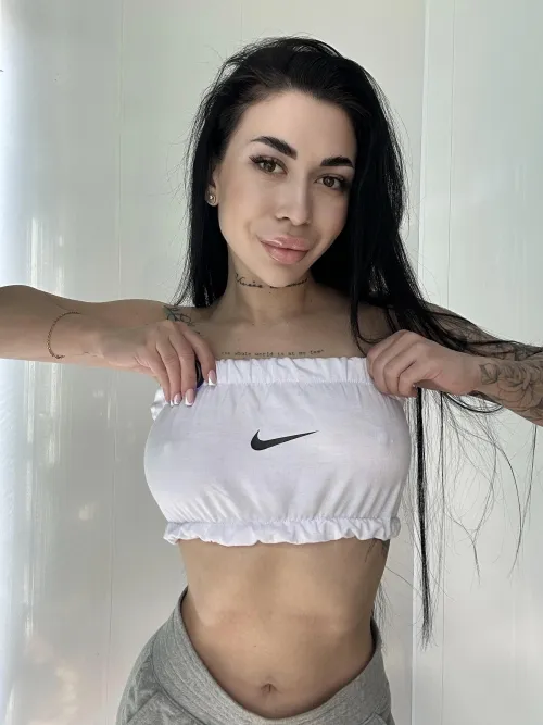 All girls should go braless to feel more liberated