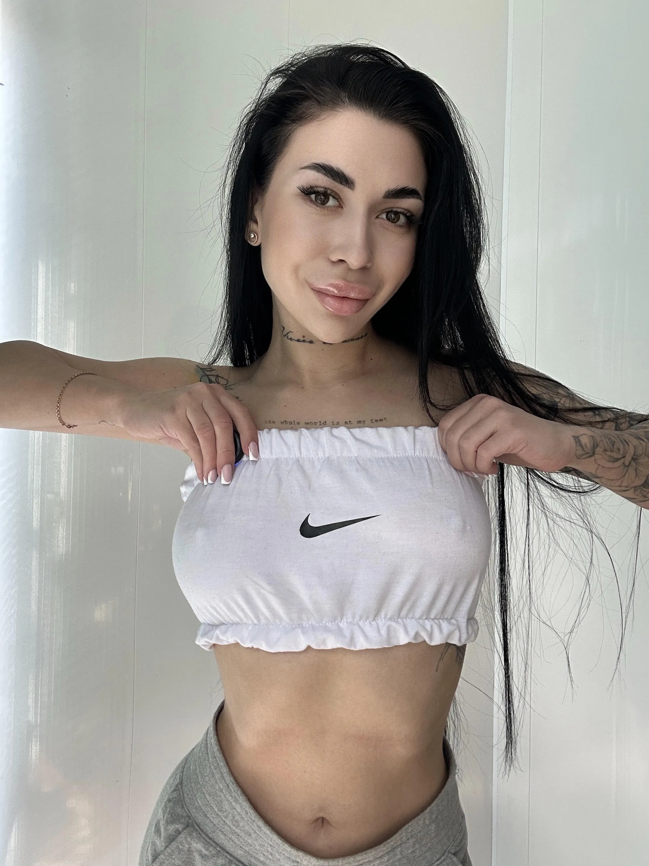 All girls should go braless to feel more liberated