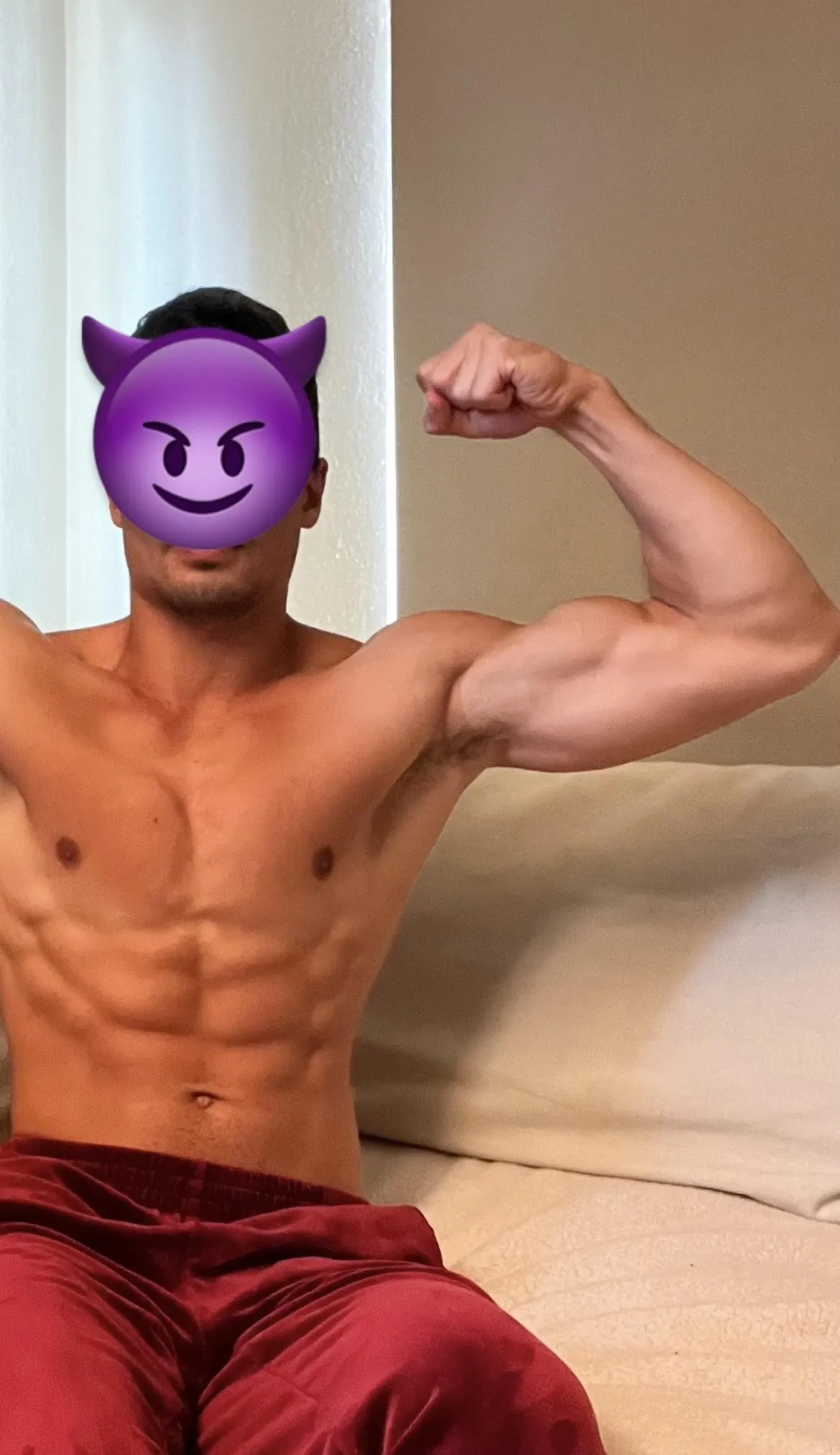 Come stick your face inside my SWEATY PITS 😈😈❤️