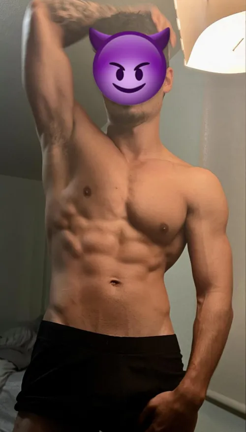 Come stick your face inside my SWEATY PITS 😈😈❤️