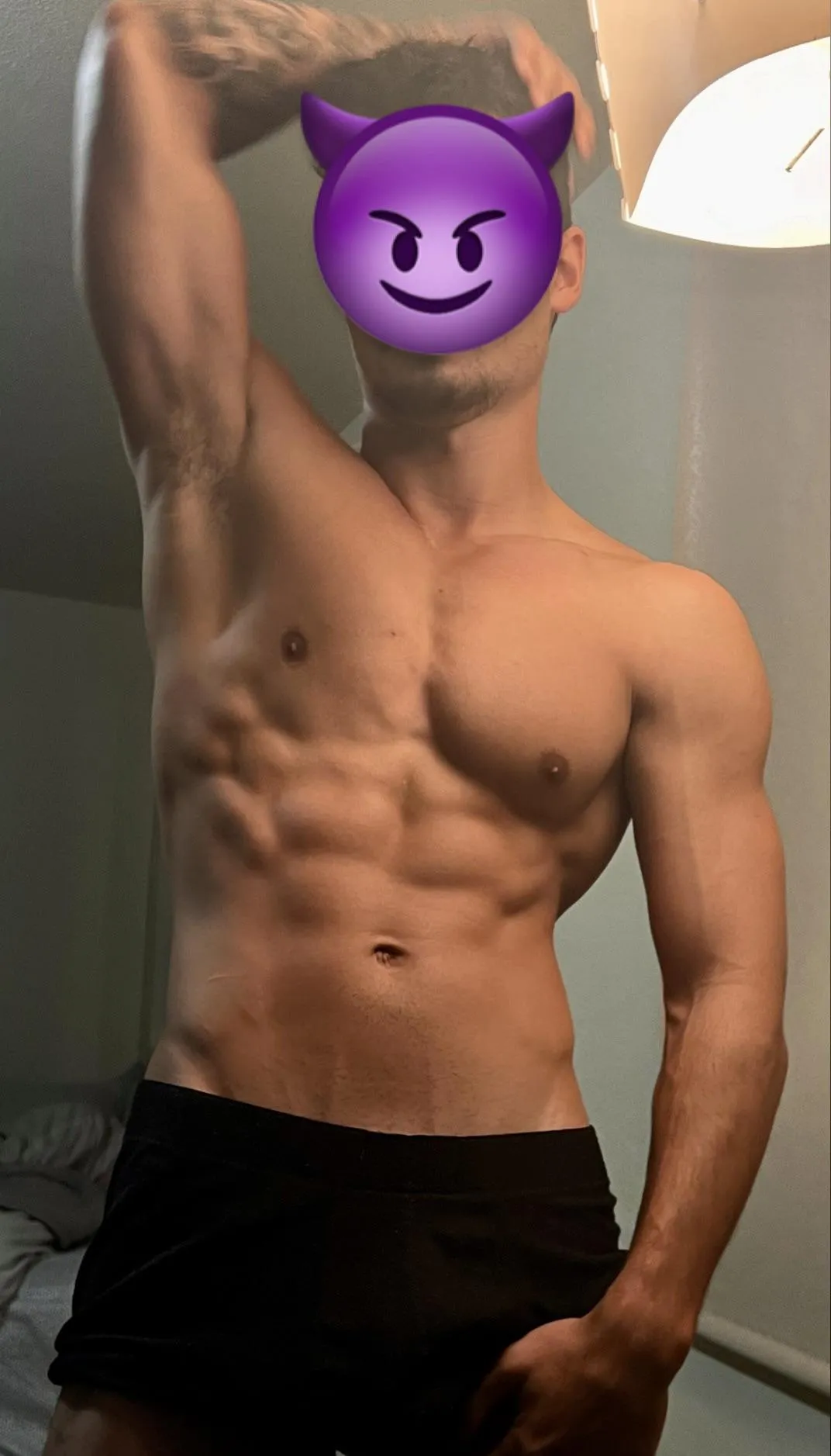 Come stick your face inside my SWEATY PITS 😈😈❤️