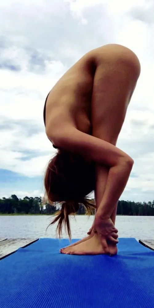 Feel a o free being naked doing yoga 20F