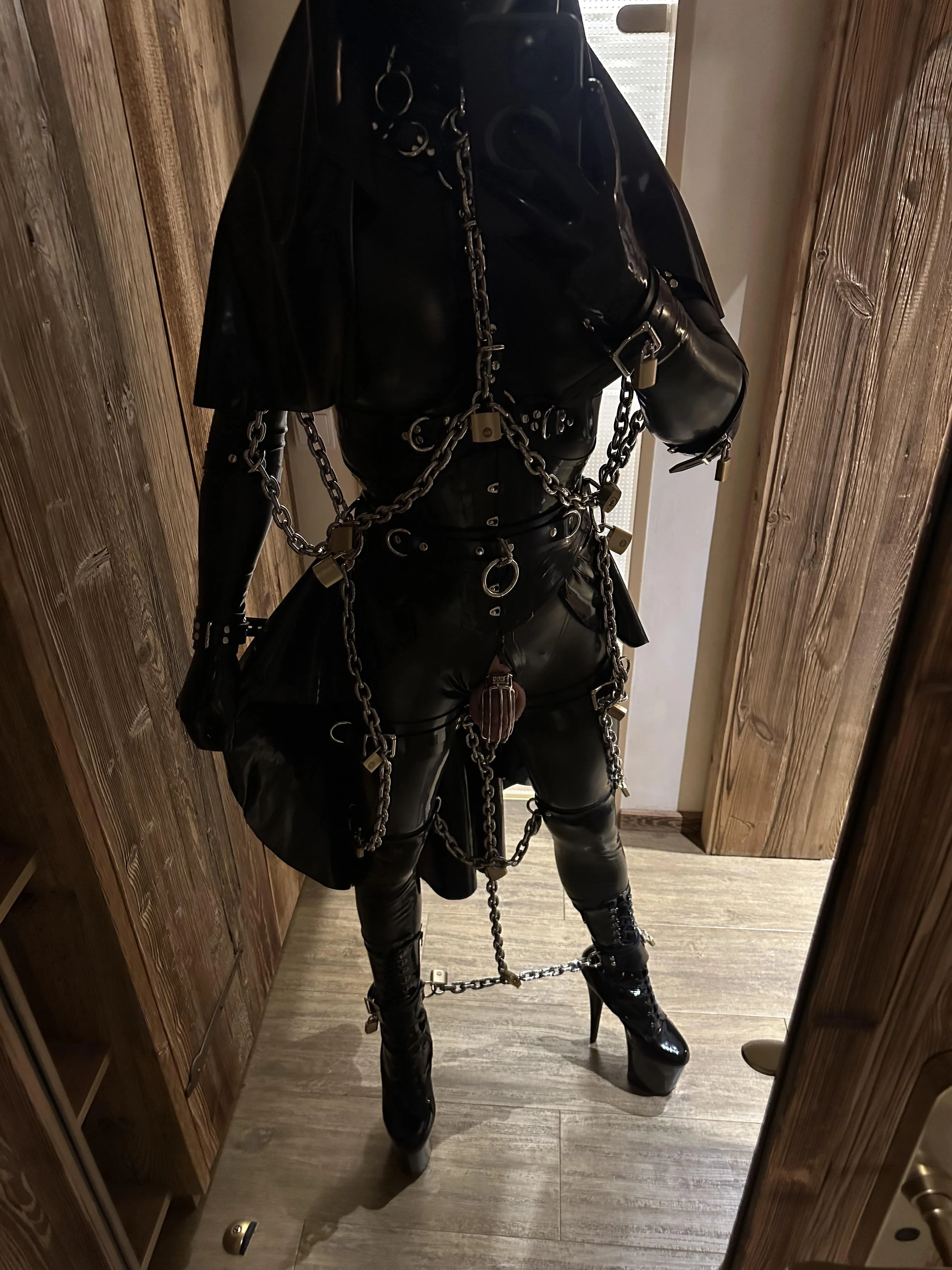 Latex and bondage love ❤️