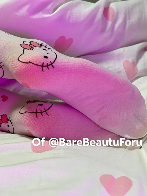 [oc] teen feet and smal toes