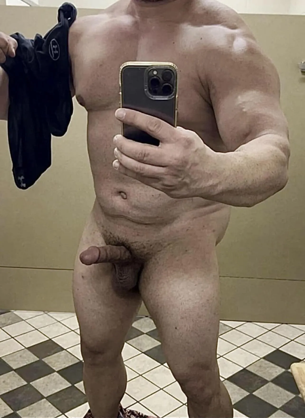 Say “Yes” if you like 6’7 355 Lbs gym guys