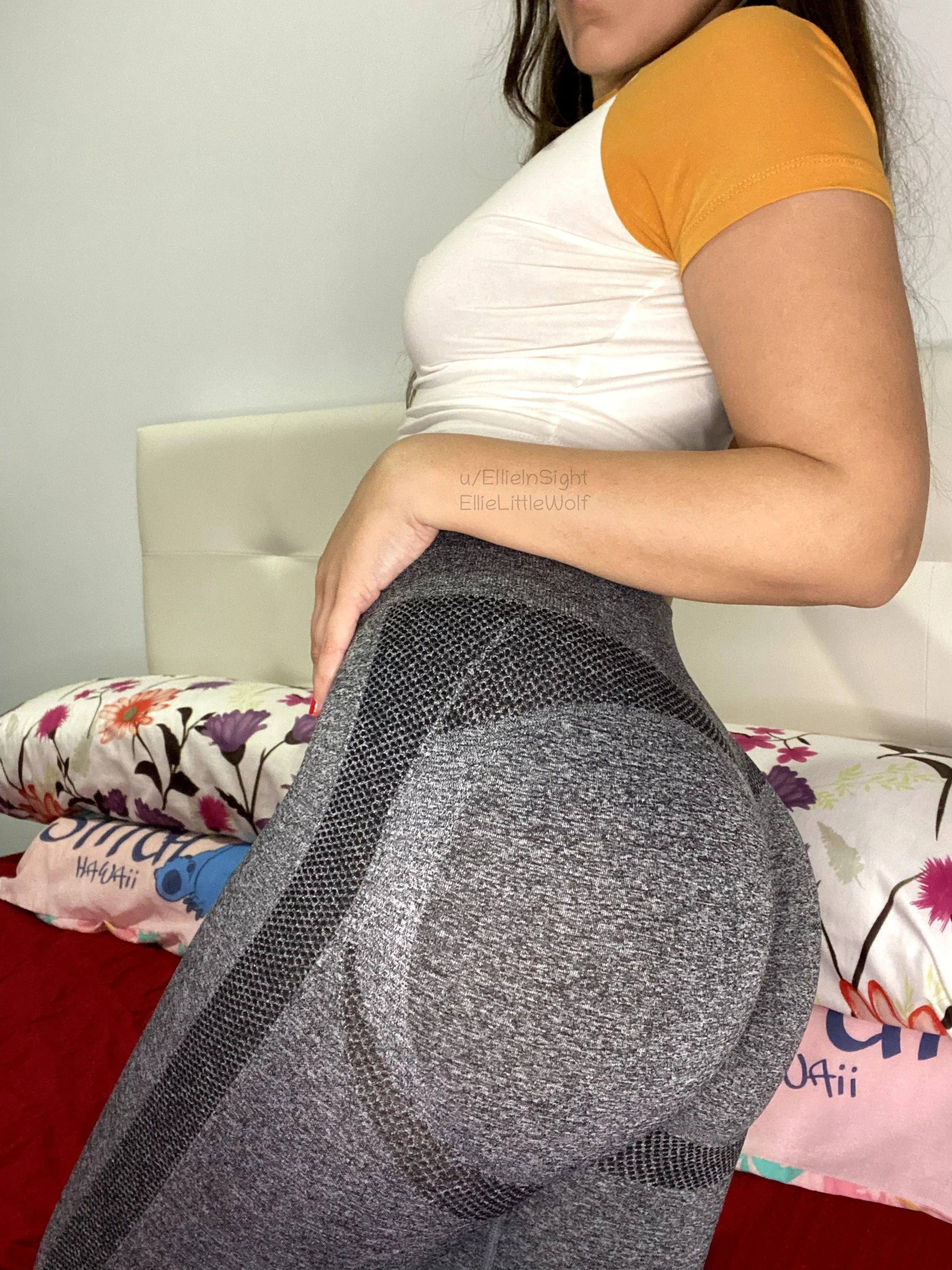 These gym leggings hug me tighter than you ever could